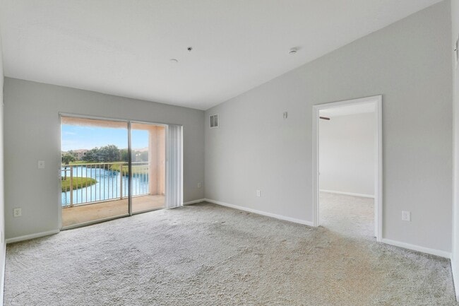 Building Photo - 141 SW Palm Dr