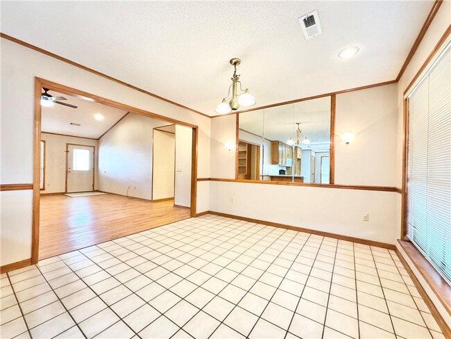 Building Photo - 3500 W Hemlock St