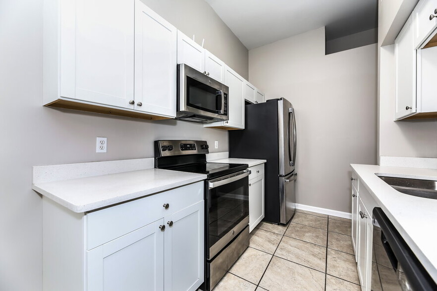 Building Photo - 7619 Pimmit Hills Dr