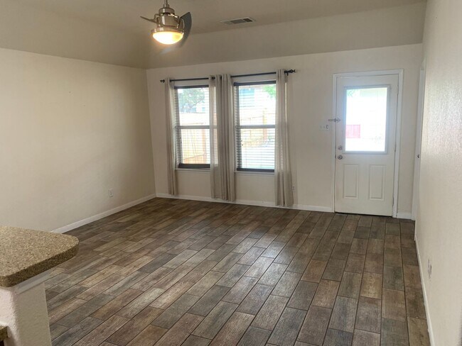 Building Photo - *COMING SOON* Stylish Living in Helotes – 3BR Home with Pool & Park Access!