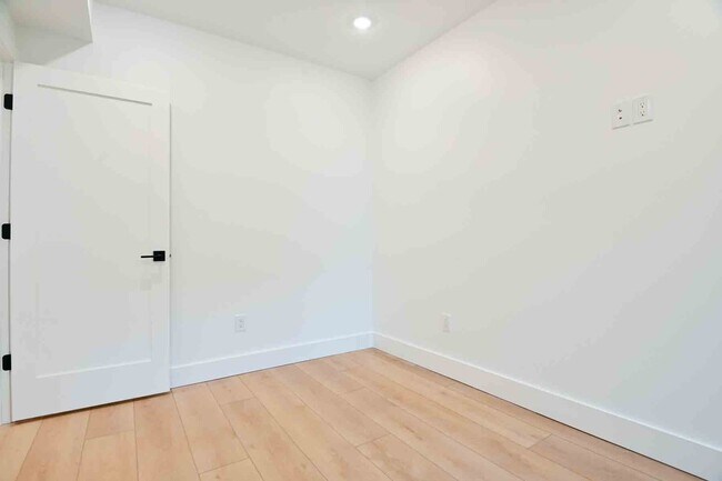 Building Photo - 2639 4th St NE