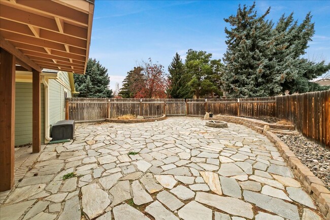 Building Photo - Beautiful Tri-Level in South Boise!