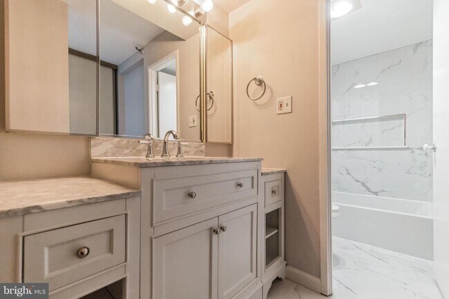 Building Photo - 900 N Stafford St