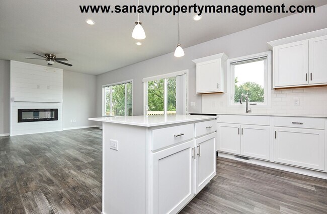 Building Photo - Spacious 3-Bedroom Home with Modern Layout...