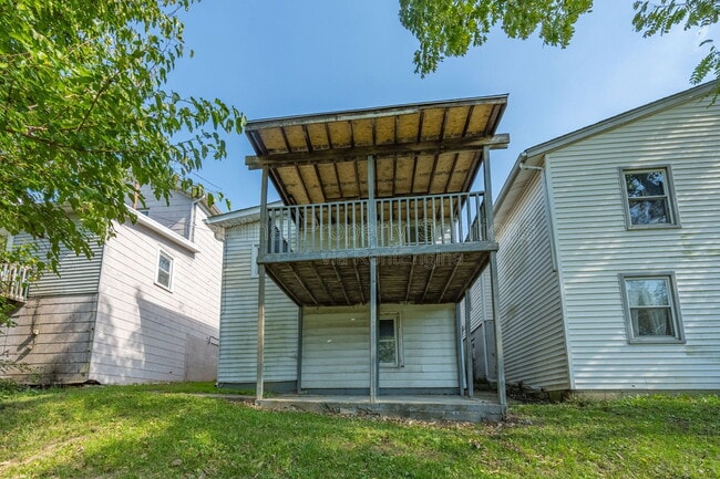 Building Photo - 1845 Kahn Ave