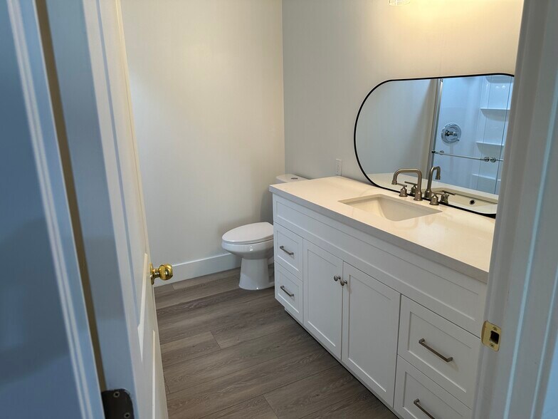 New vanity - 308 Hillside Cir
