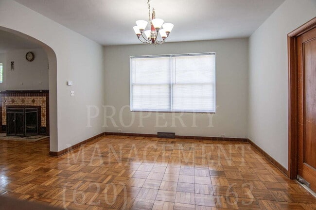 Building Photo - Spacious 4-Bedroom 2-Bathroom Home