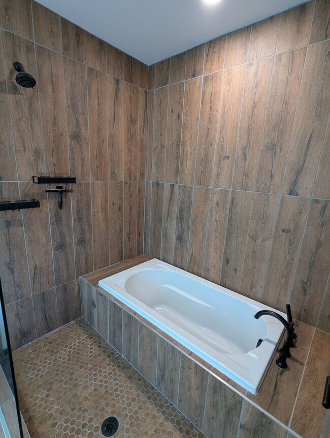 Building Photo - 2 Bedroom 2 Bathroom Condo at the Lawrence...