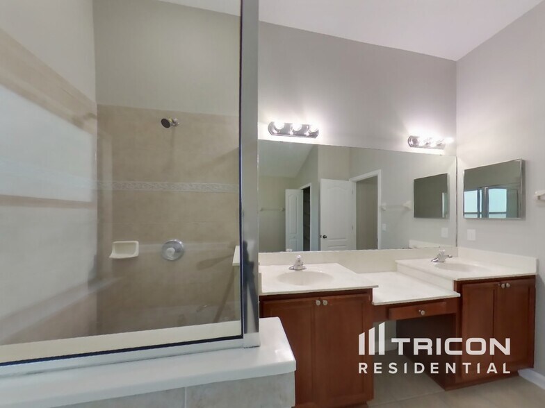 Building Photo - 10818 Birchard Ln