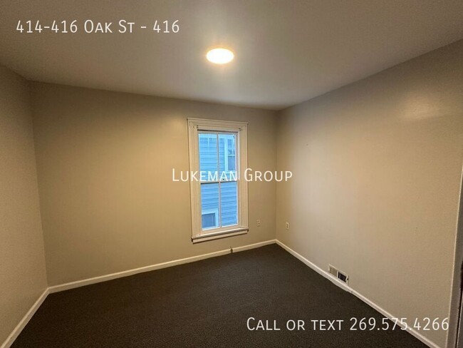 Building Photo - 416 Oak - 5 Bed/3 Bath Unit Near WMU/K Col...