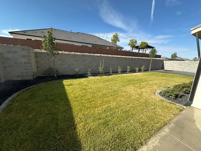 Building Photo - Desert Horizon!! BEAUTIFUL BRAND NEW 4 bed...