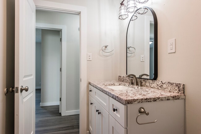 Building Photo - 163 Drivers Ln