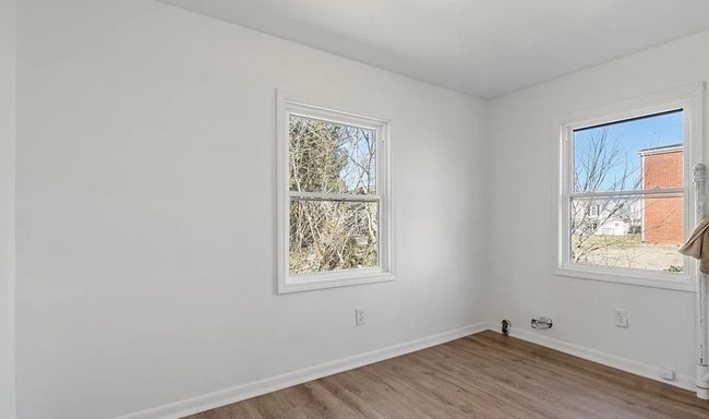 Building Photo - 2 Bedroom 1 Bath Available to Rent for $79...