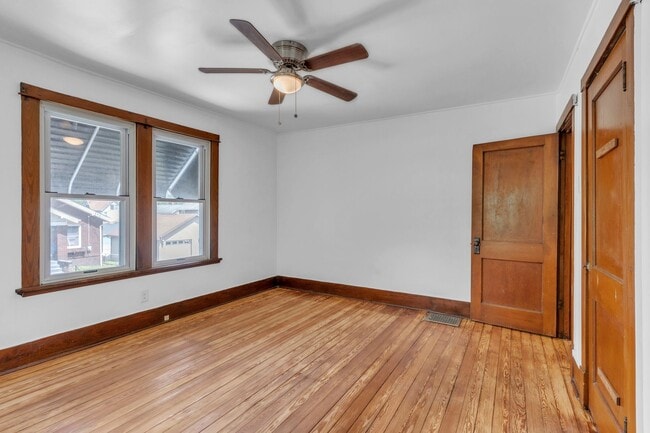 Building Photo - 2 Bed 1 Bath in Rochester, PA