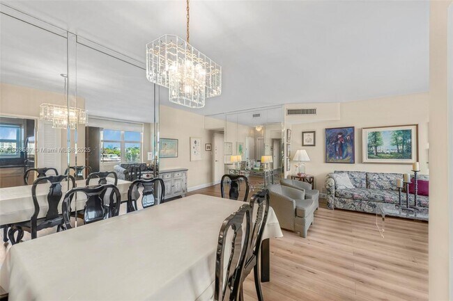 Building Photo - 4747 Collins Ave