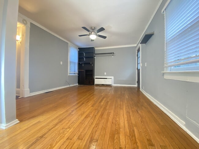 Building Photo - 841 Vedado Way NE