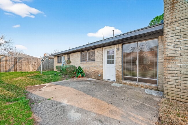 Building Photo - 21318 Park Brook Dr