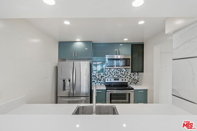 Building Photo - 1745 Camino Palmero St