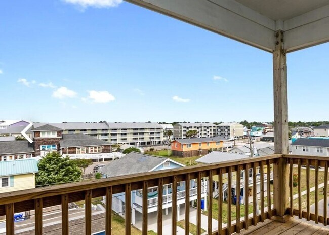 Building Photo - Sea Drift Carolina Breezin' @ 208 Carolina Beach Ave S #102