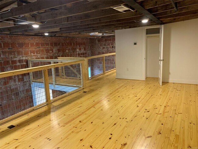 Building Photo - 101 N Bridge St