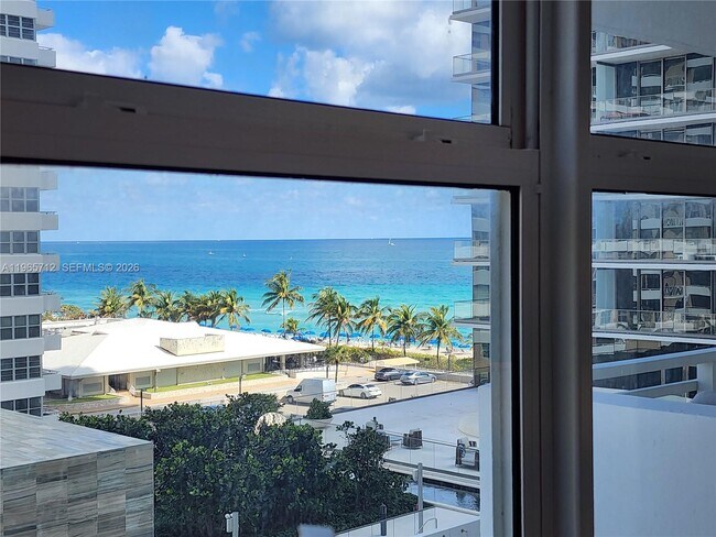 Building Photo - 2030 S Ocean Dr