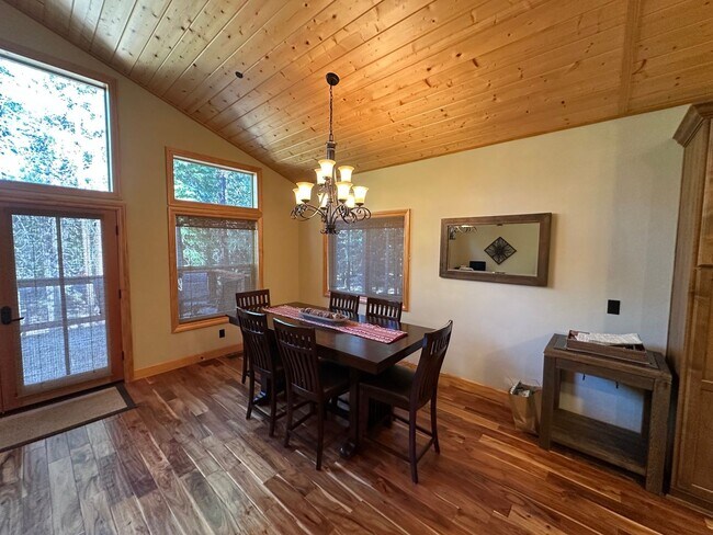 Building Photo - Beautiful Tahoe Donner Ski Lease
