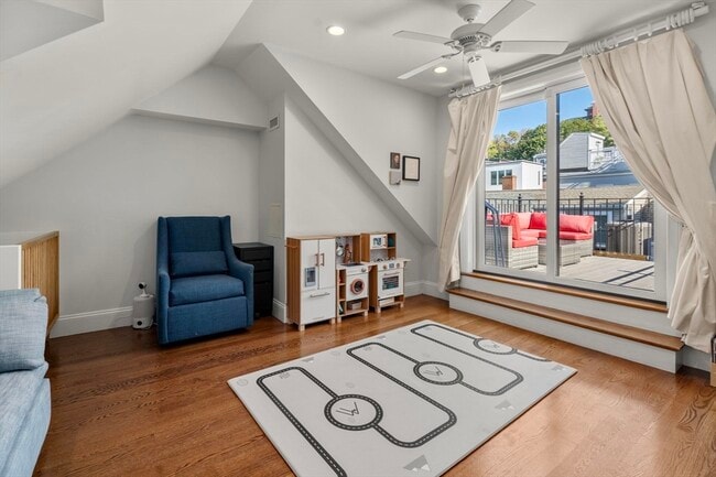 Building Photo - 2 Crystal Pl