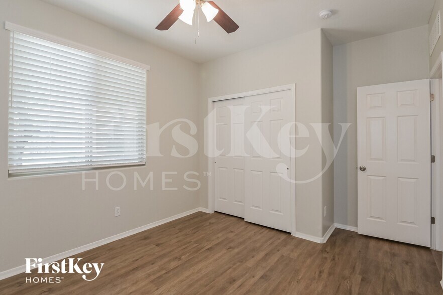 Building Photo - 5502 W Red Rock Ridge St