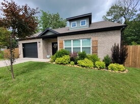 Building Photo - 17 Eastleigh Cir