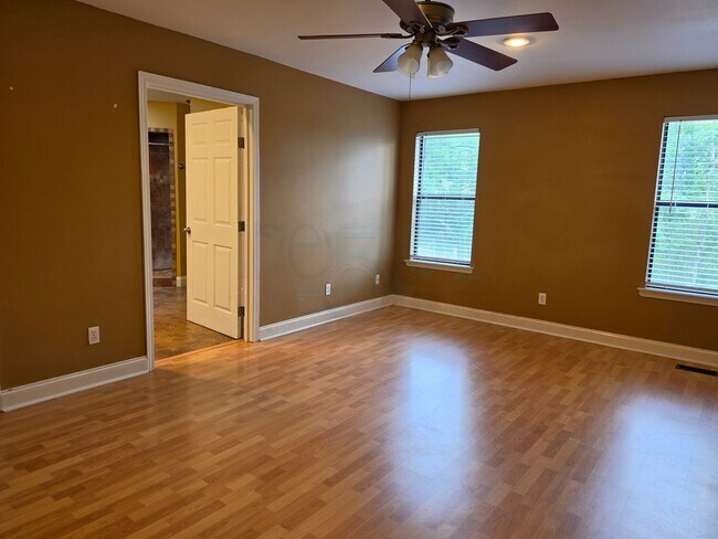 Building Photo - Great 3BR 2BA Find in Pleasant Tree Neighborhood!