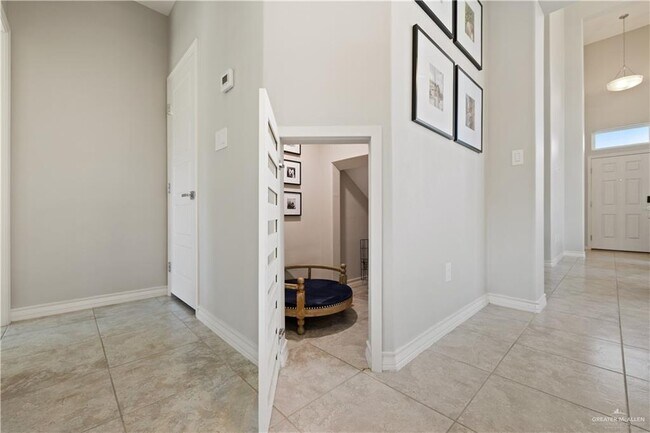 Building Photo - 2409 Antelope Cyn St