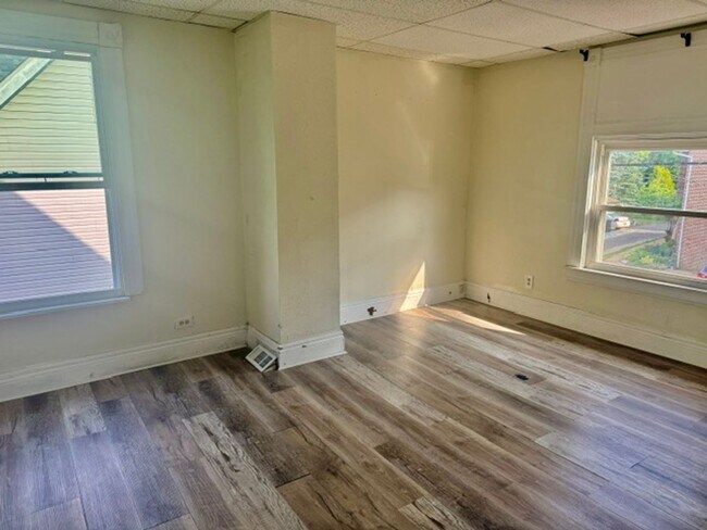 Building Photo - 2 Bedroom House for Rent Irwin, PA 15642