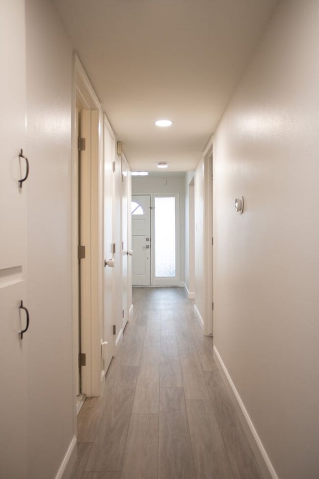 Building Photo - 3 BD 2 BA in Tahoe Park