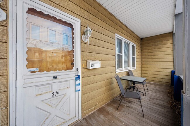 Building Photo - 37 Pearsall Ave