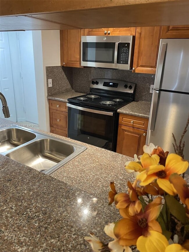 Building Photo - 8180 Geneva Ct