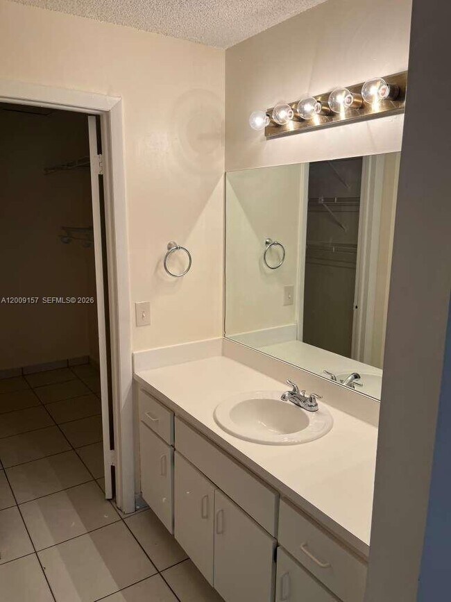 Building Photo - 9712 Hammocks Blvd