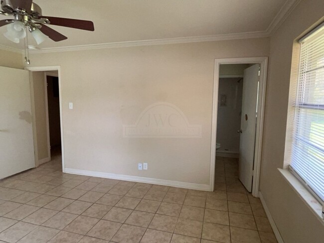 Building Photo - 2407 Buttercup Cir