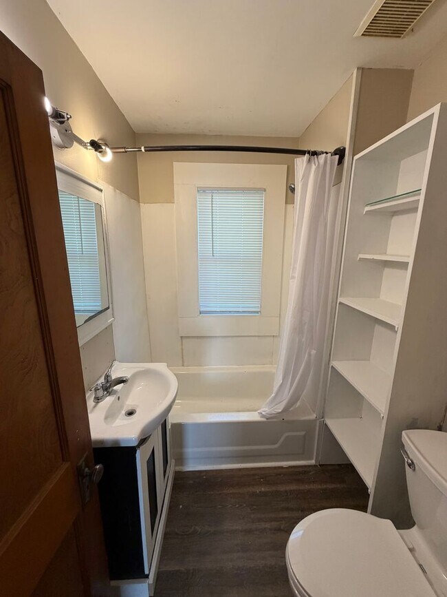 Building Photo - 1722 Coleman Ave