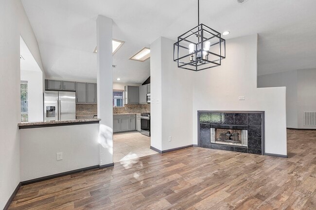 Building Photo - 20815 Whitevine Way