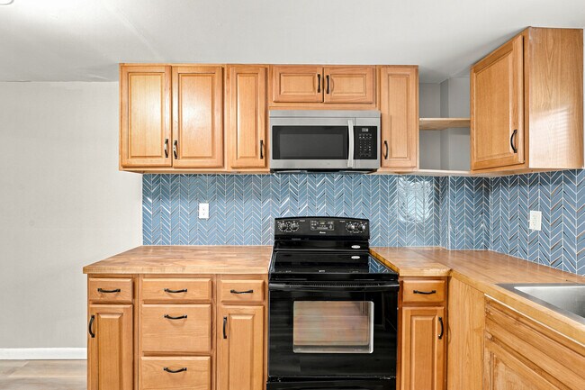 Building Photo - 5822 Tampico Rd