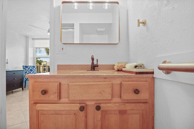 Building Photo - 13 Royal Palm Way