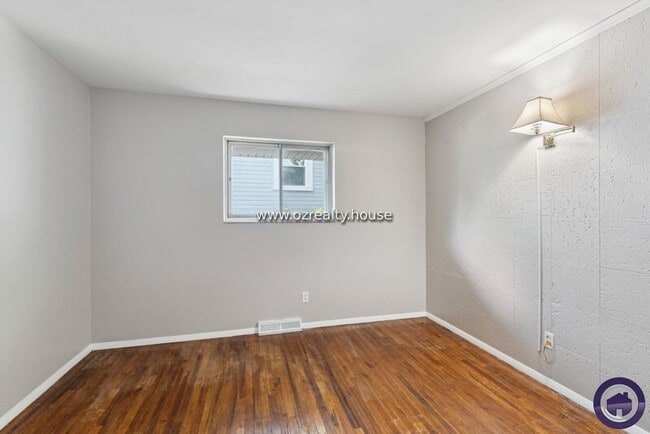 Building Photo - 4111 Parrakeet Ave