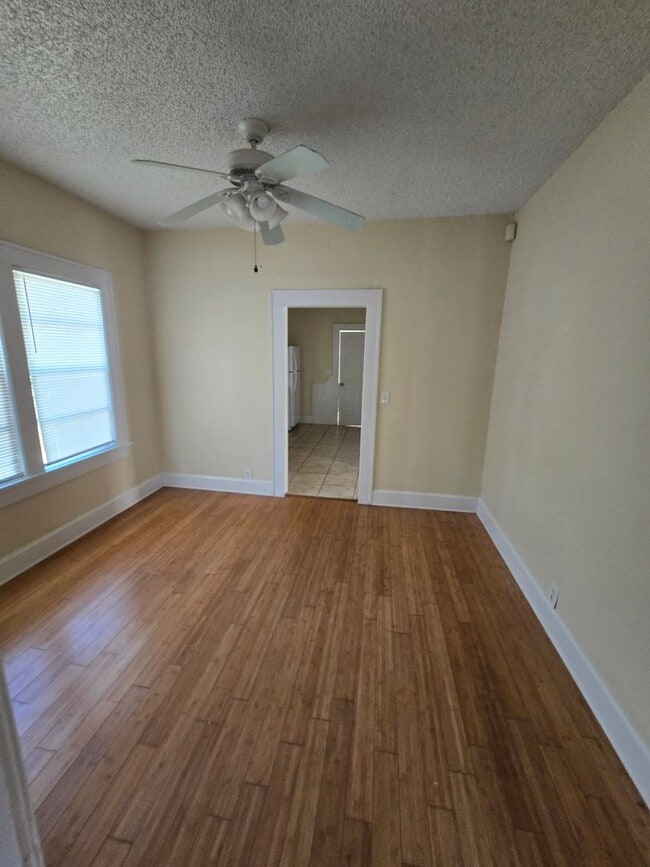 Building Photo - Nice 2 Bedroom & Large extra room that you...