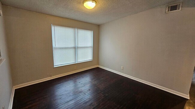 Building Photo - 3912 Robert C Weaver Dr