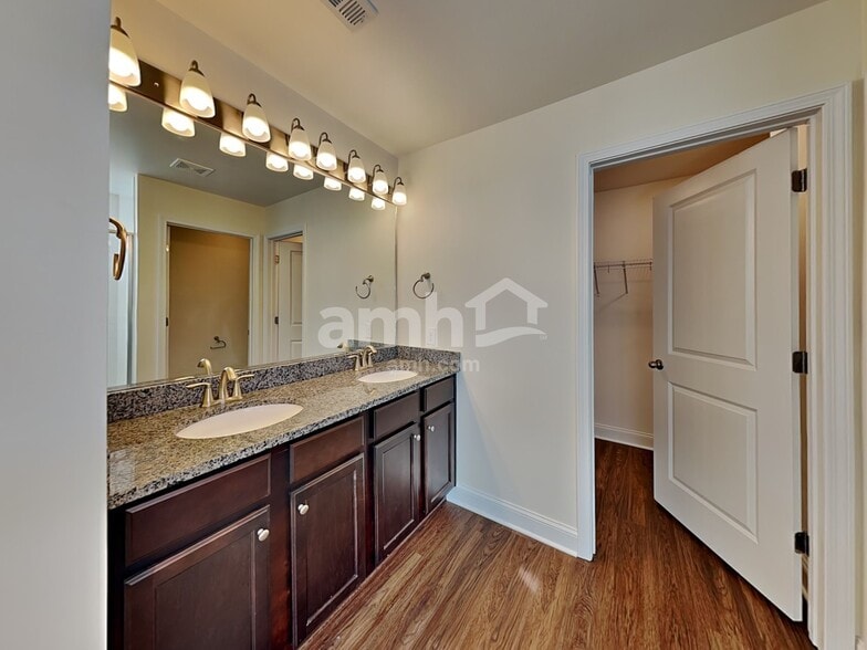 Building Photo - 5125 Jack Byrnes Dr