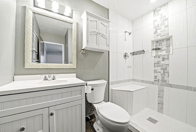 Building Photo - "Charming 3-Bed Oasis in Prime Las Vegas Locale!"
