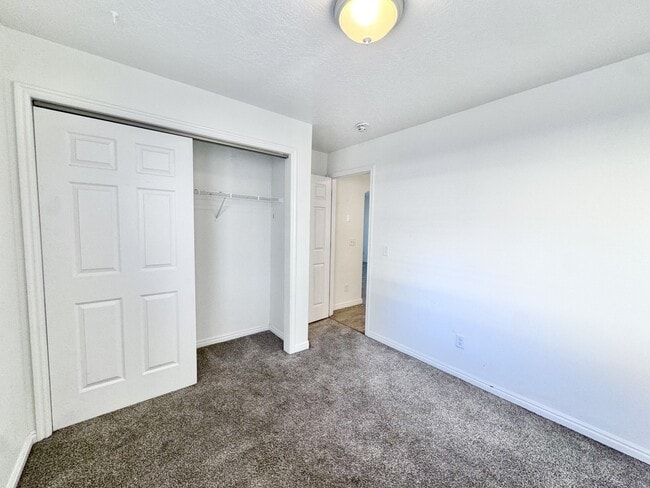 Building Photo - 71 W 750 N