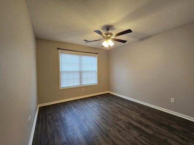 Building Photo - 810 Slidingrock Ln