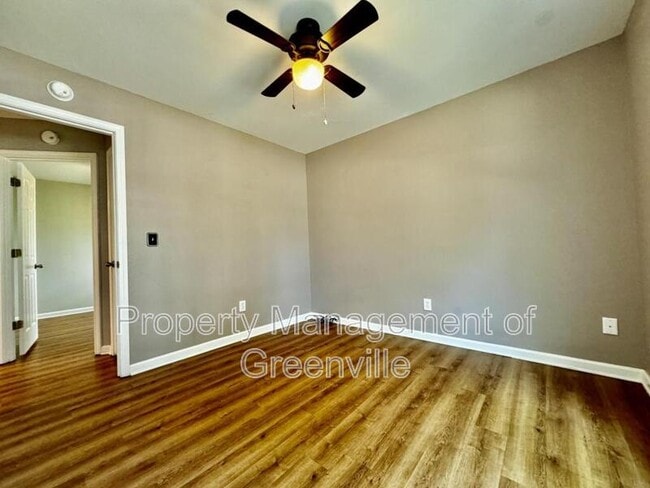 Building Photo - 603 Fairview Lake Way