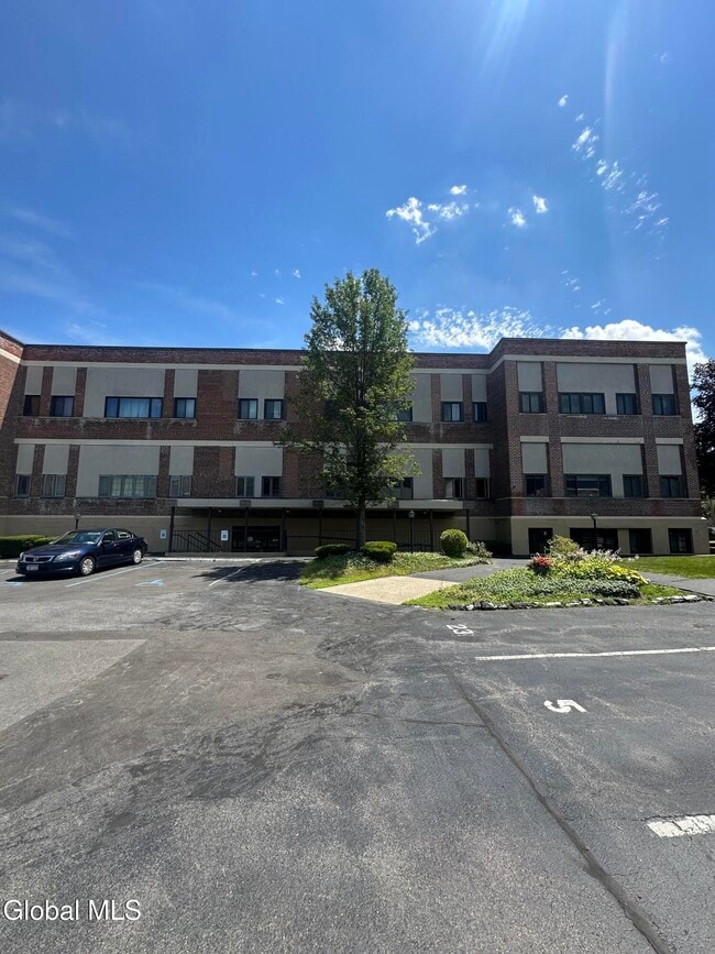 Building Photo - 222 S Ten Broeck St